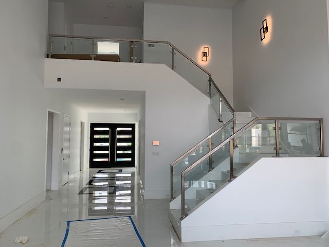 Frameless glass balcony and loft railing